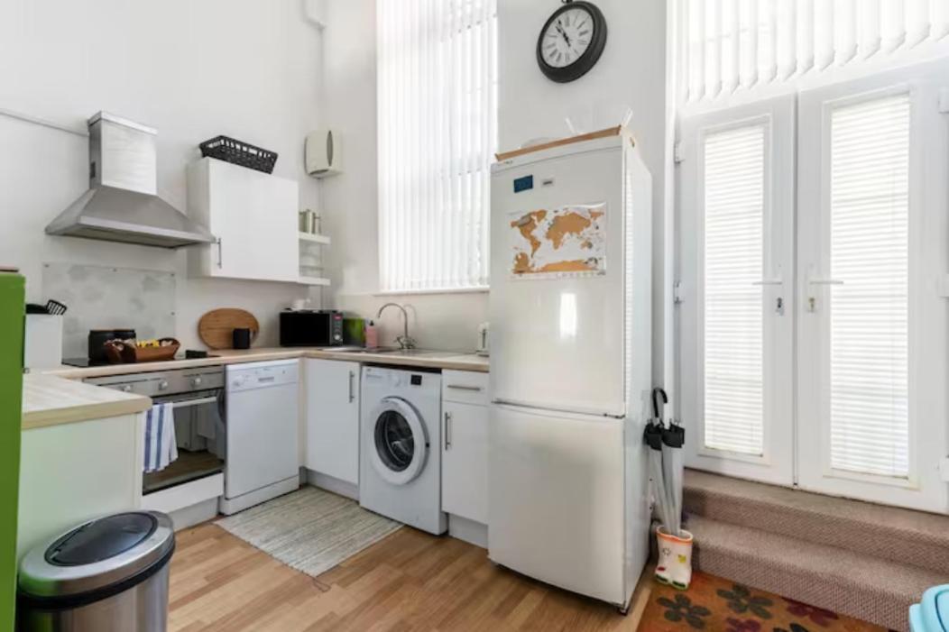 Swan-bay-view Ltd * Swansea